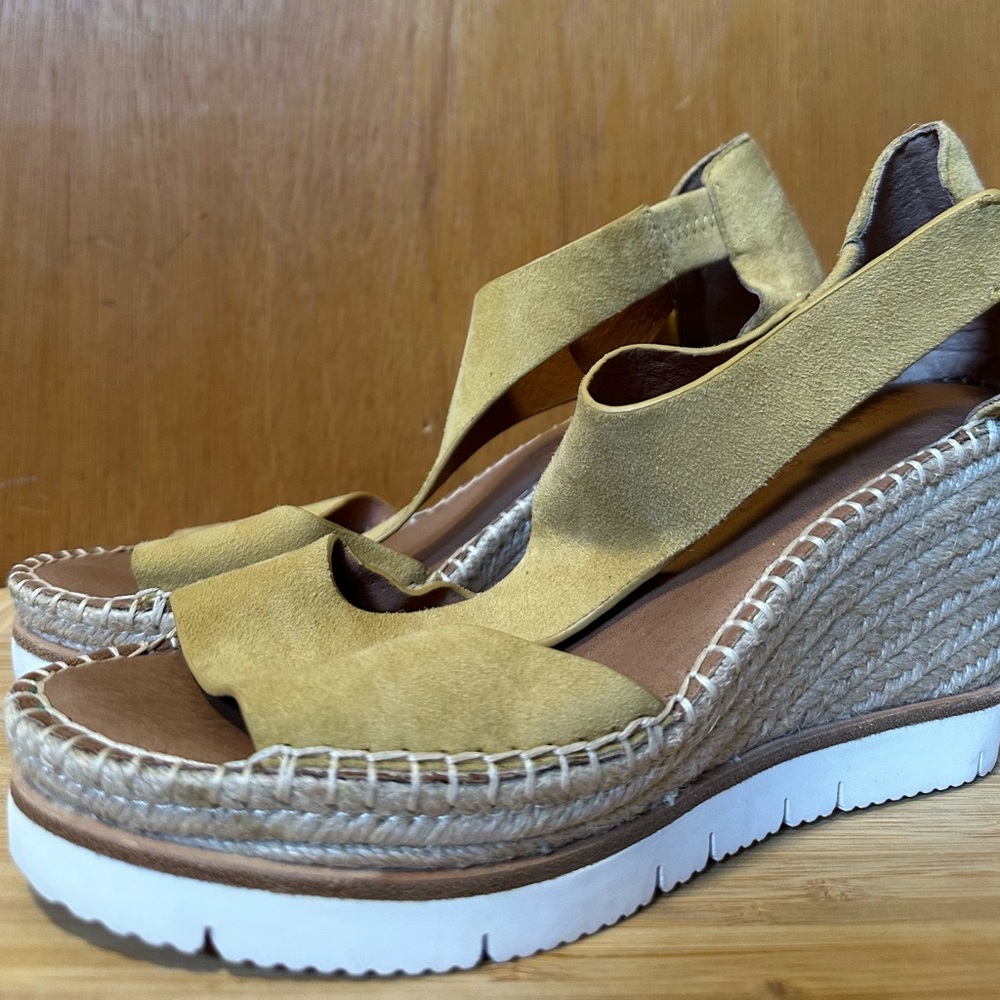 Gentle Souls by Kenneth Cole Wedges